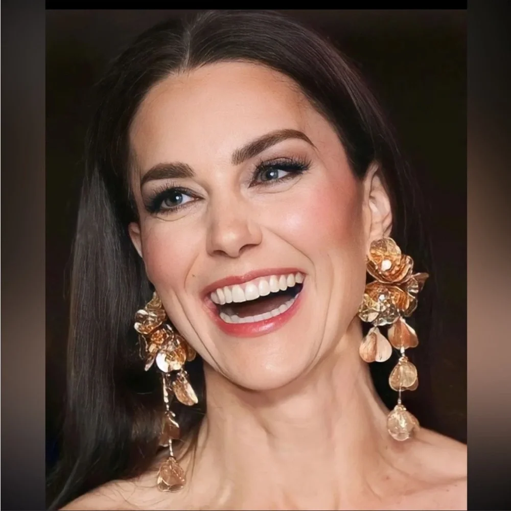 Zara Fashion Kate Middleton Flowers Floral Cascade Drop Statement Earrings - Picture 1 of 16
